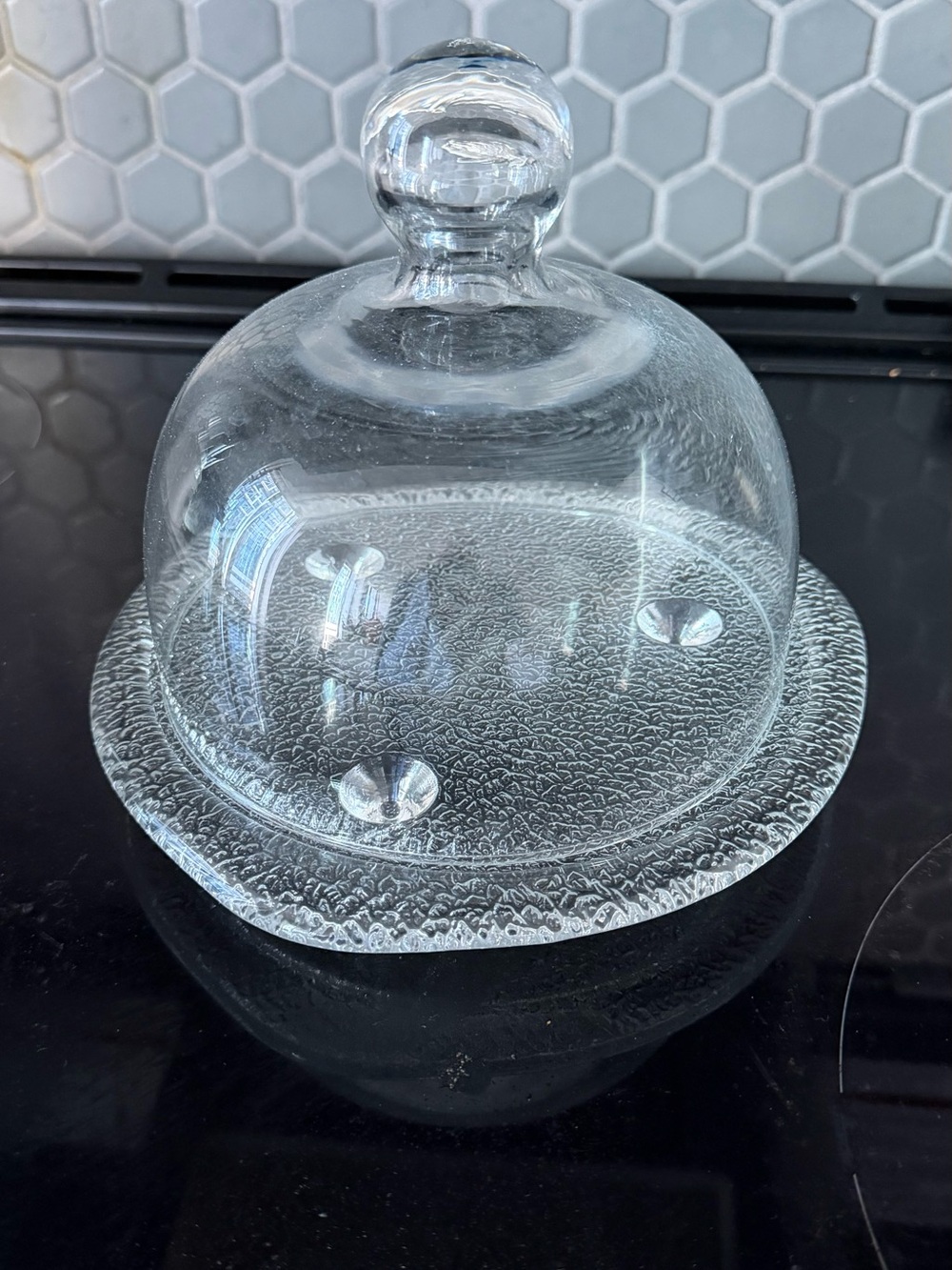 Clear Glass Cheese Dome with Textured Plate - Transparent